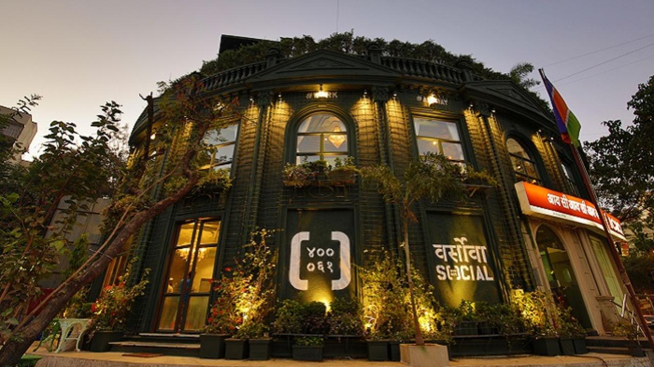 SocialA go-to for IPL screenings, Social transforms into a high-energy sports hub every cricket season. With massive projector screens, and curated match-day food, and drink combos, it’s a hotspot for fans who love a buzzing atmosphere. Their quirky cocktails and loaded platters are perfect for sharing with a group while you scream for every six and wicket. Whether it’s Khar, Colaba, Lower Parel, or Andheri, every Social outlet promises an electrifying IPL experience with great company, delicious food, and a never-ending supply of drinks.
Where: Social, all outlets in Mumbai When: March 22 to May 25 