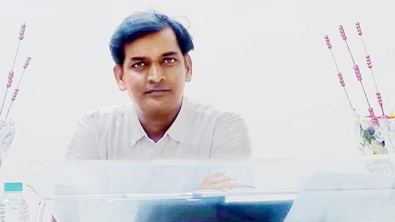 Dilip Rayannavar, tehsildar of Kurla-Mulund