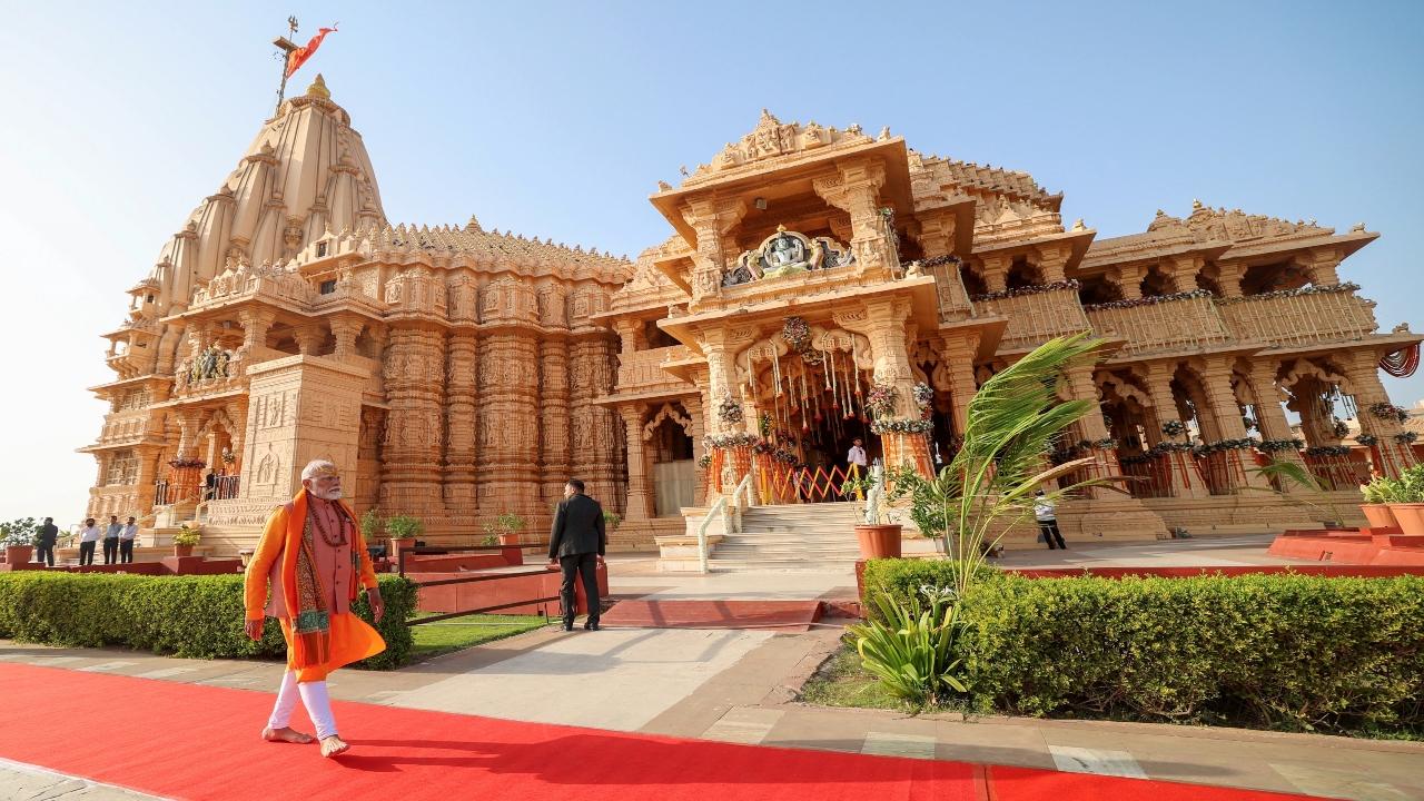 Later, he reached Somnath temple, the first of the 12 jyotirlings, located in Prabhas Patan and offered prayers to Lord Shiva. He then proceeded to Sasan in the neighbouring Junagadh district