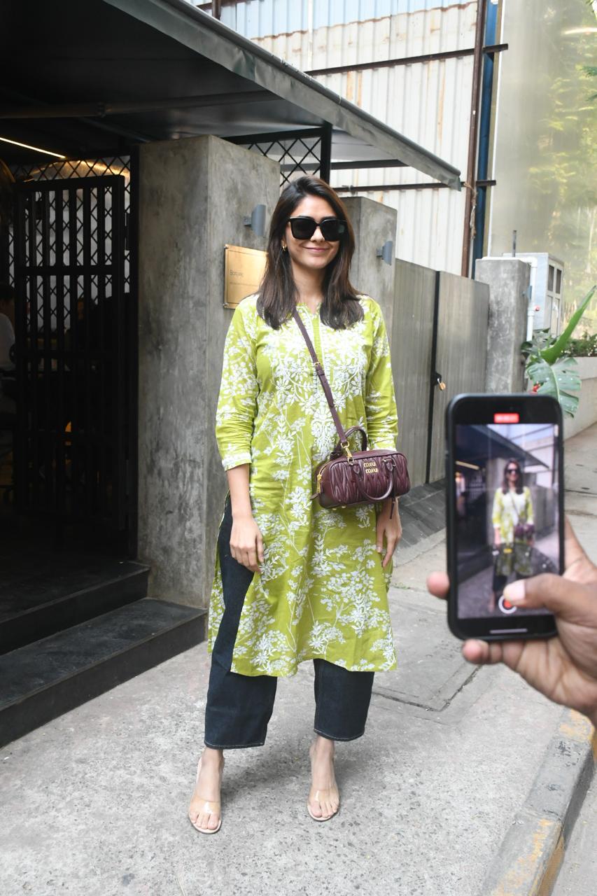 Mrunal Thakur looked stunning in a green chikankari kurta paired with loose, straight-fit jeans. 