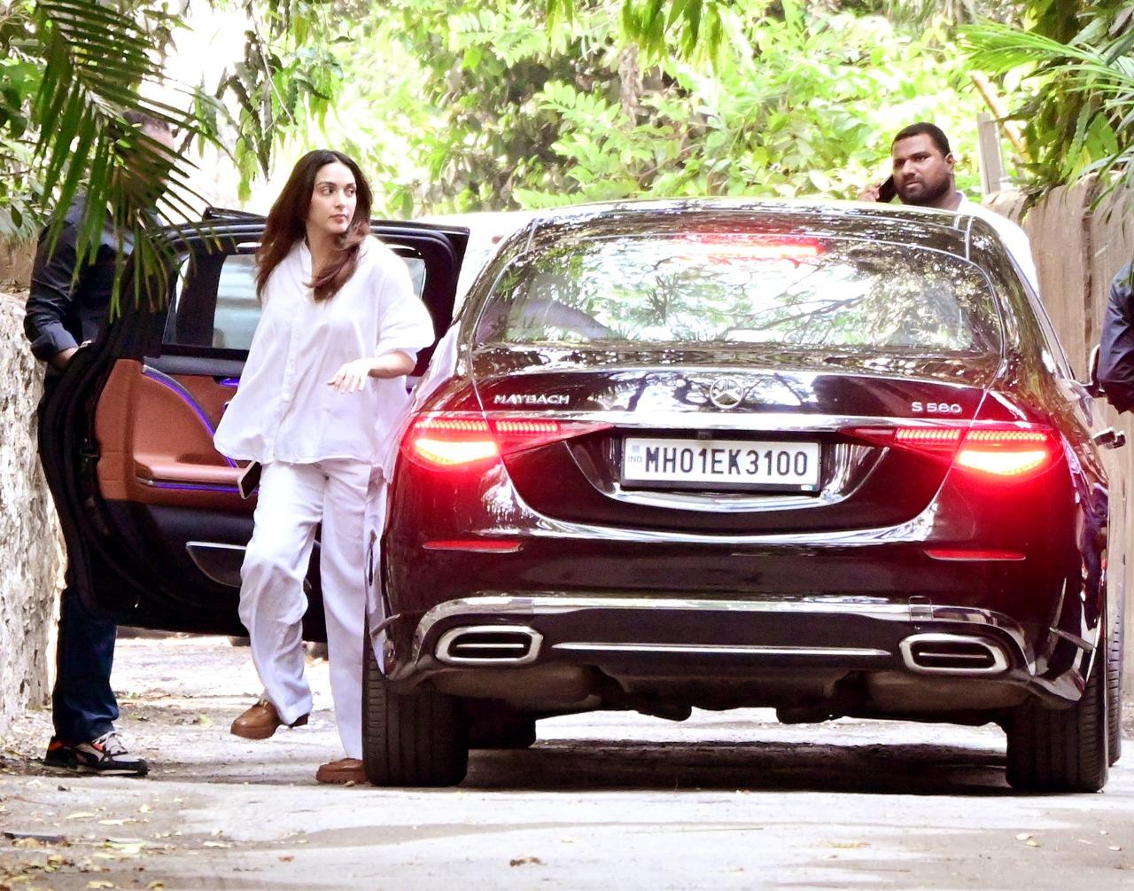 The actress reached War 2 director Ayan Mukerji's residence for the prayer ceremony