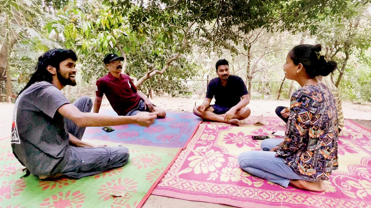 Aklesh Sutar (extreme left) and Prakash Bhoir (in red) ideate for their upcoming project. PIC COURTESY/AKLESH SUTAR