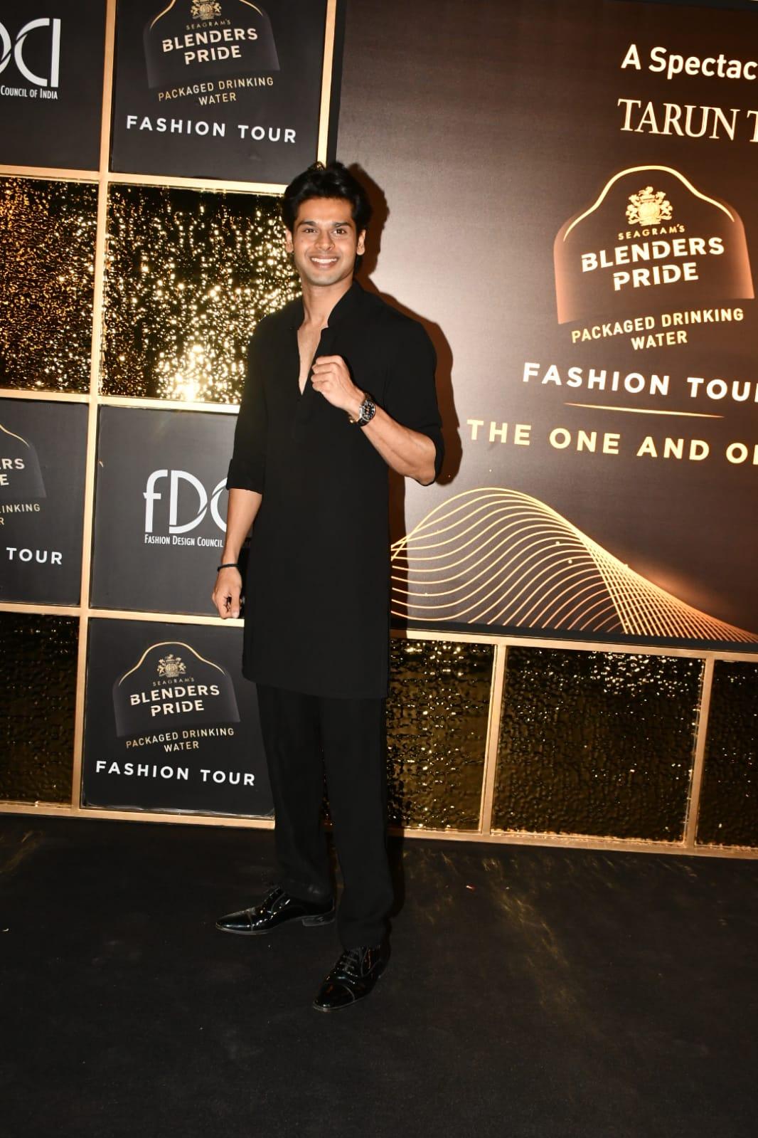 Abhimanyu Dassani kept it simple and cool in a black shirt with black pants, accessorizing the look with a watch