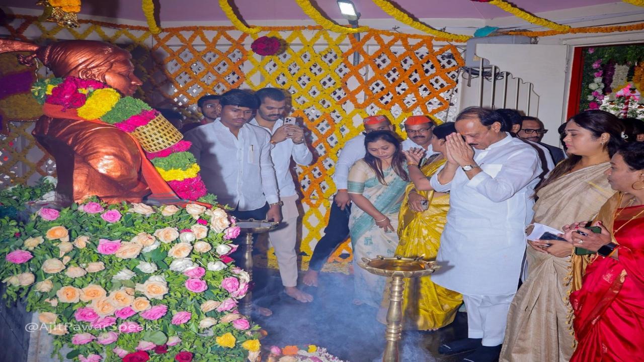  After Chhatrapati Shivaji Maharaj died in 1680, a brief power struggle followed, and Sambhaji ultimately took control and was crowned Chhatrapati in 1681 at Raigad Fort