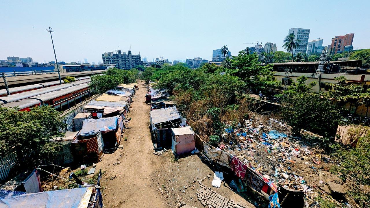 The cleared corridor for the 5th and 6th line now abandoned 