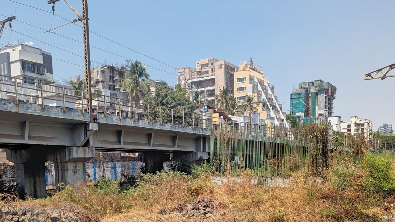 Bandra harbour line rail overbridge stands unused after construction  