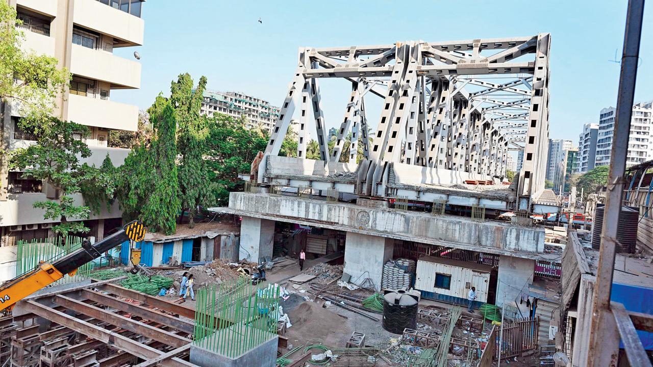 Vidyavihar bridge on west side on Mar 19. Pic/Sayyed Sameer Abedi