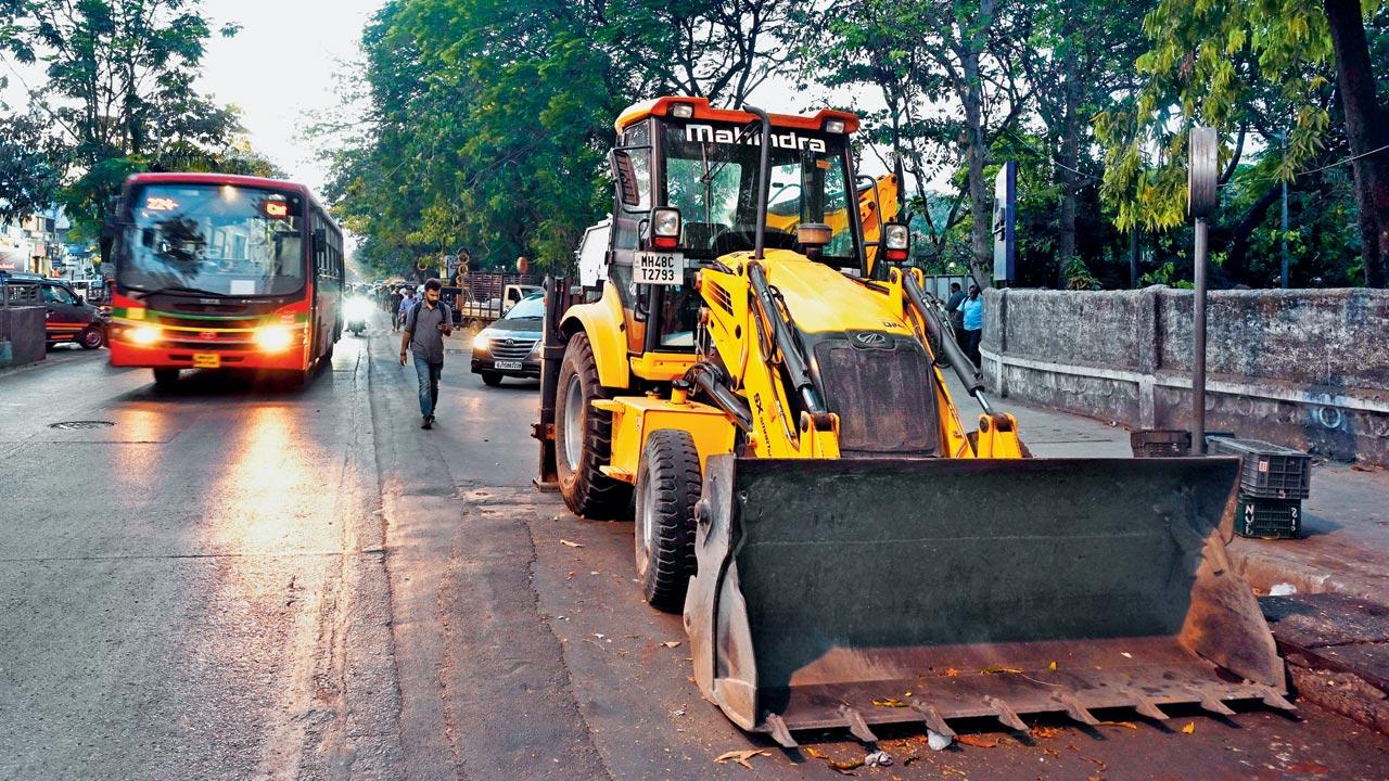 The excavator outside the Juhu police station. Pic/Satej Shinde