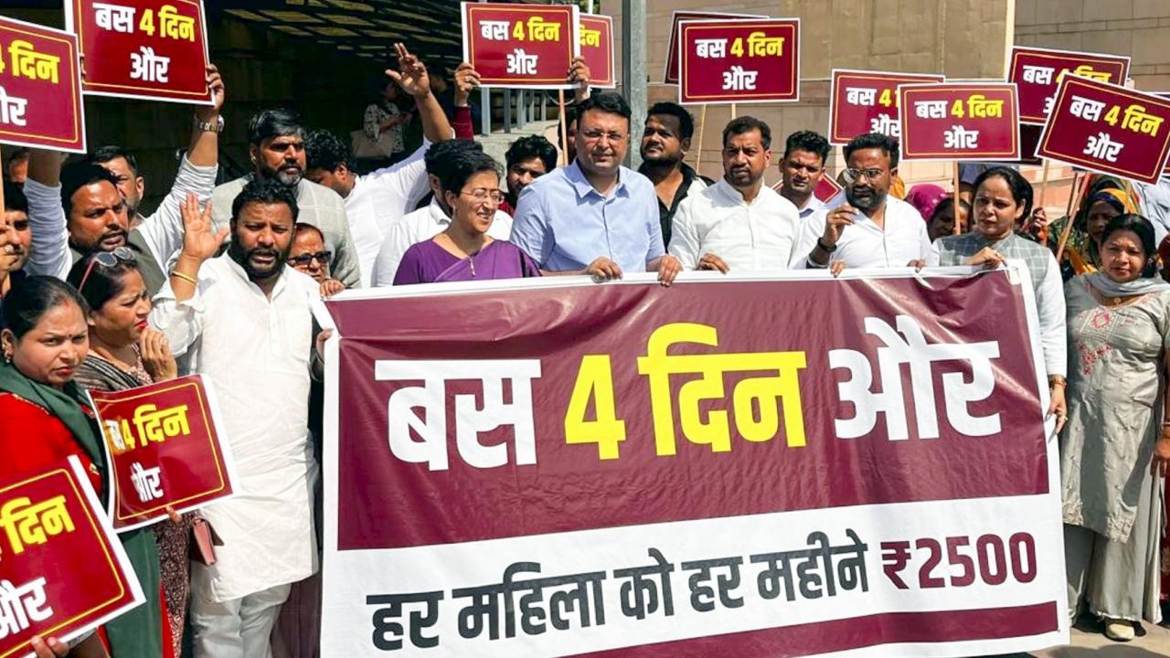 AAP protests over BJP's Rs 2,500 monthly aid to women