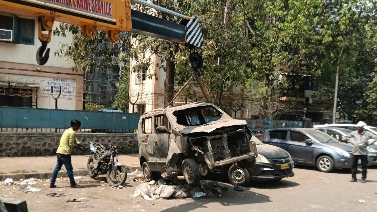 IN PHOTOS: BMC`s special drive to clear abandoned vehicles from city streets