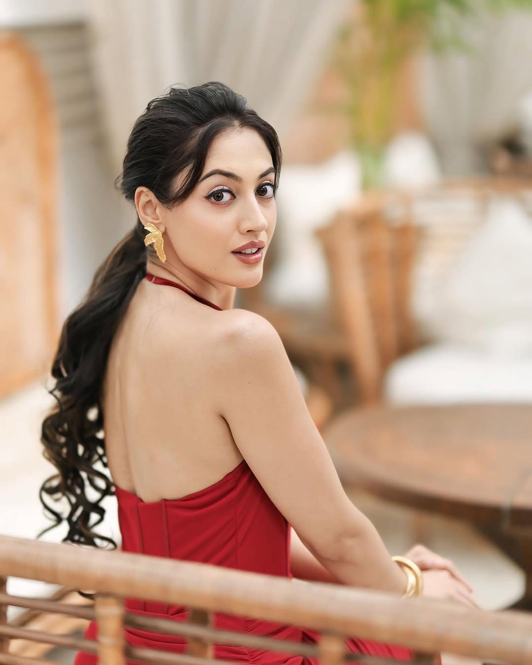 For this look, the actress opted for sharp makeup and a light lipstick shade and tied her hair in a chic ponytail. She accessorized her appearance with butterfly earrings and multiple golden bangles