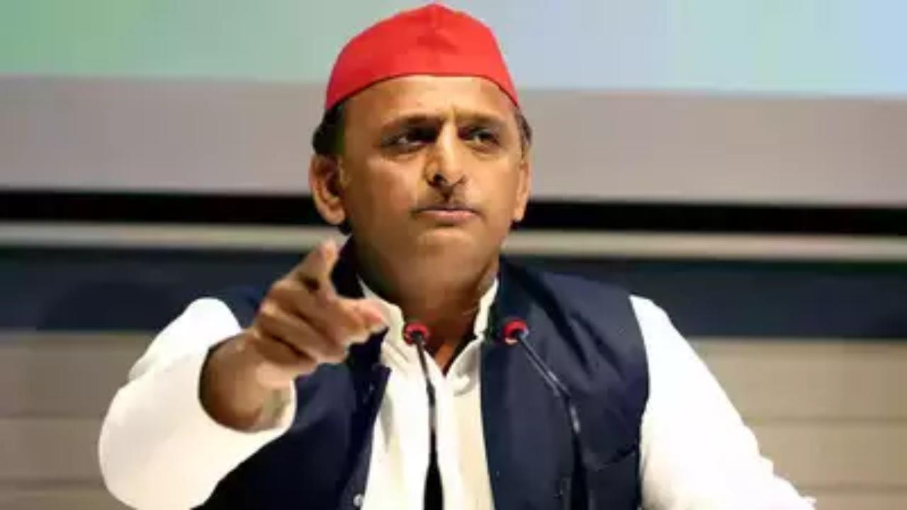 Dictatorship or emergency, questions Akhilesh Yadav after cops stop his convoy