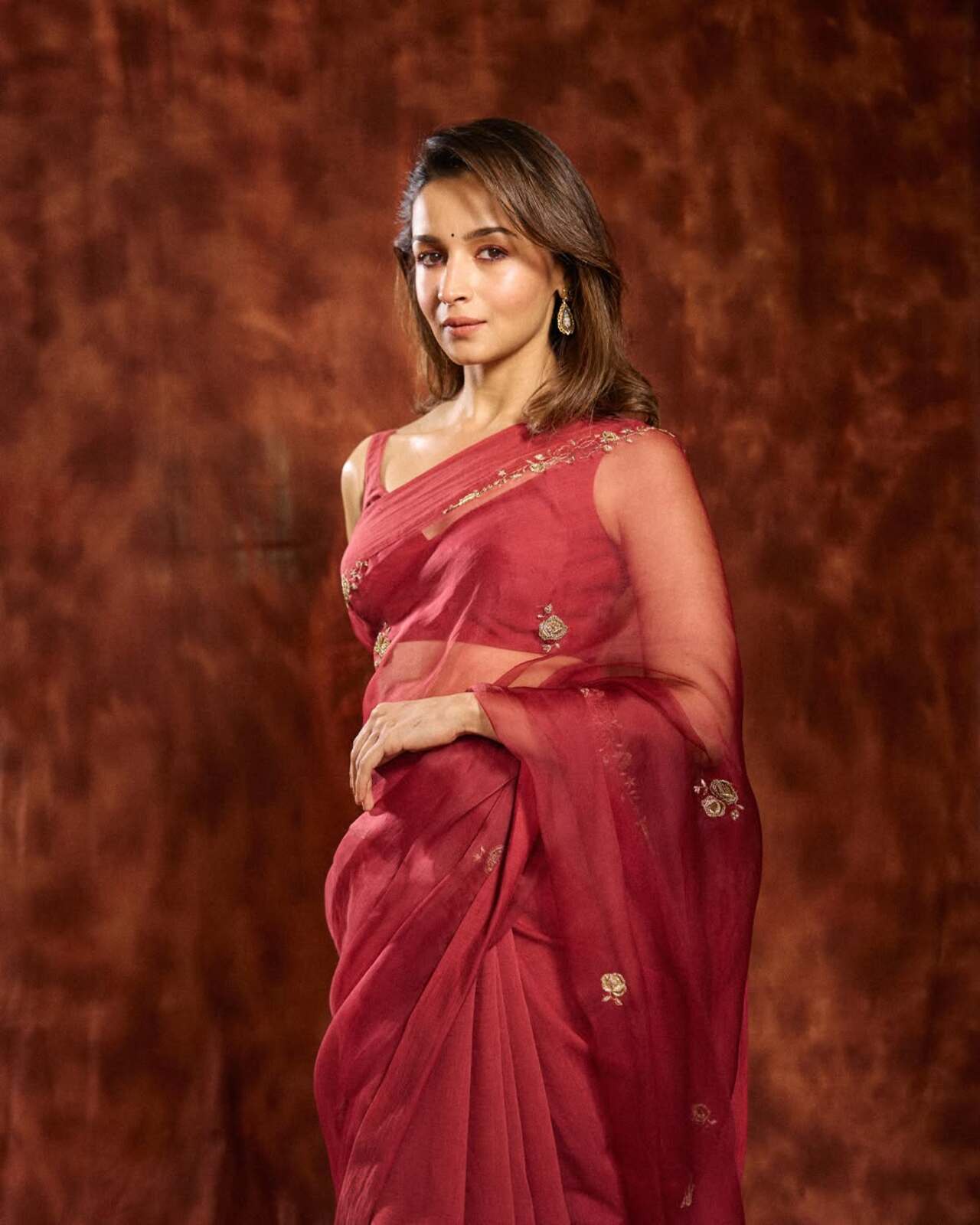 A perfect blend of tradition, power, and old-world charm, Alia once again proved that she’s not just a star—she’s a symbol of Bollywood’s ever-evolving legacy.