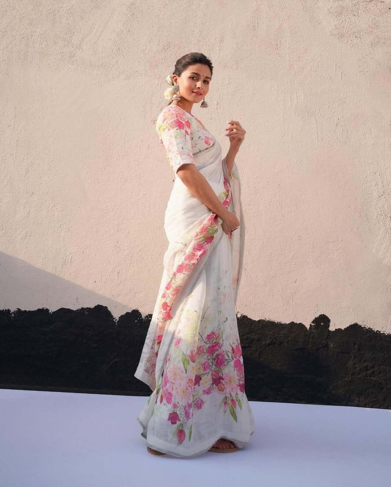 Alia Bhatt embraced the charm of florals in Anavila’s Kariya Morakasi linen sari, a piece that feels as light and breezy as it looks.