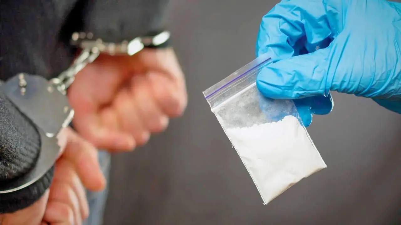 Ganja worth Rs 6.5 lakh seized from abandoned tempo in Thane