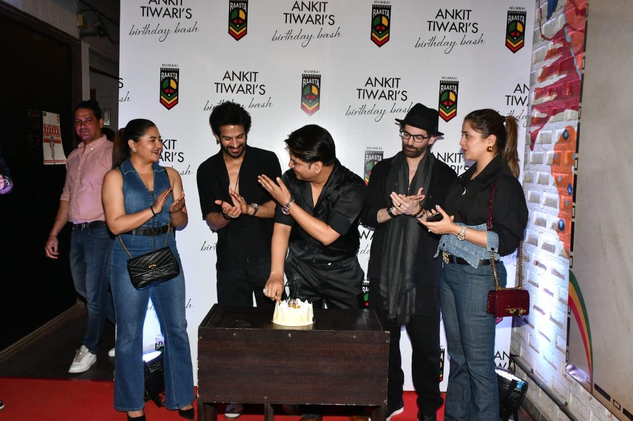 Ankit Tiwari cut the cake with his friends as he celebrated his birthday last night