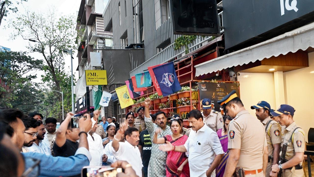 Shiv Sena (Shinde faction) party members protest outside The Unicontinental Hotel at Khar. Pic/Satej Shinde