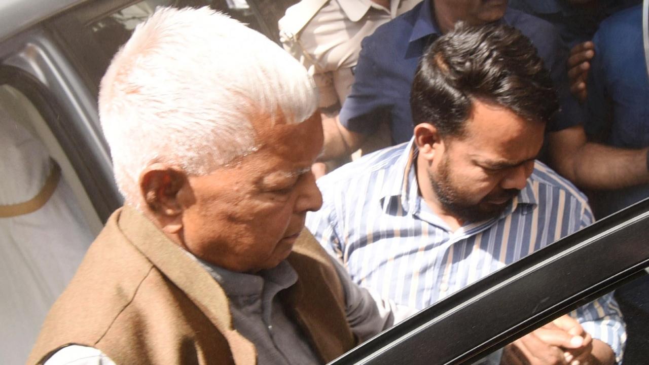 The ailing septuagenarian reached the ED's Bank Road office in Patna around 10.30 am and left the premises after being grilled for nearly four hours