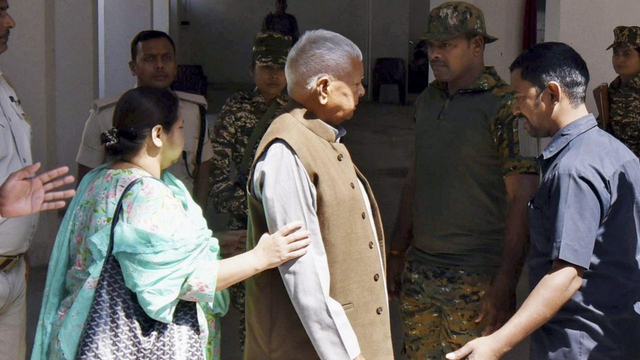 Bihar: RJD chief Lalu Yadav appears before ED over land for jobs scam