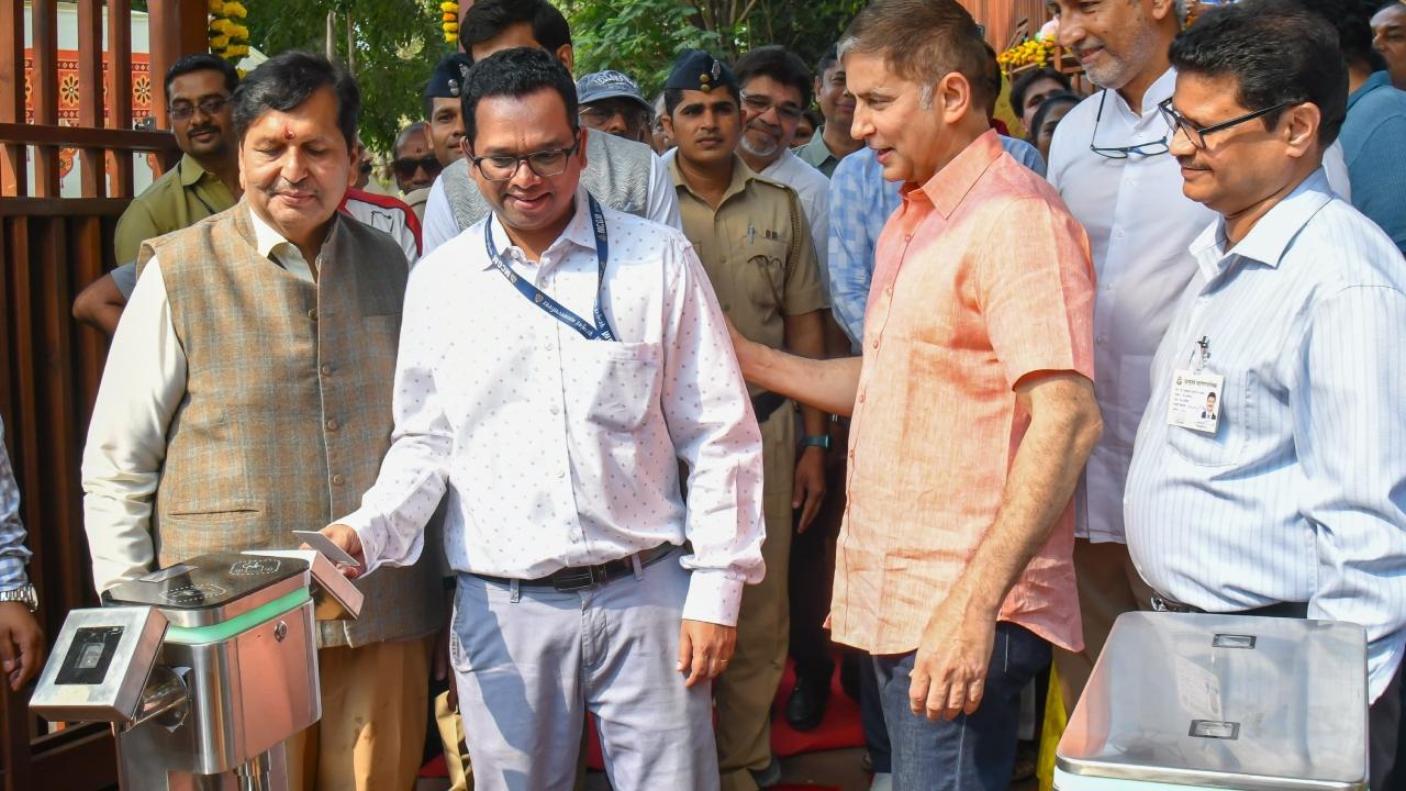 Mangal Prabhat Lodha, Minister for Skill Development, Employment, Entrepreneurship, and Innovation, as well as the Guardian Minister of Mumbai Suburban District urged people to explore and appreciate nature after inaugurating it