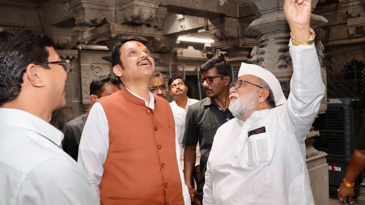 CM Devendra Fadnavis reviews the ongoing conservation and development work at Vitthal-Rukmini temple. Pic/CMO Maharashtra