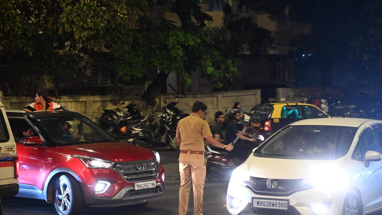 Several Mumbaikars assembled at the Ratanlal Bubna Chowk as India won the final match