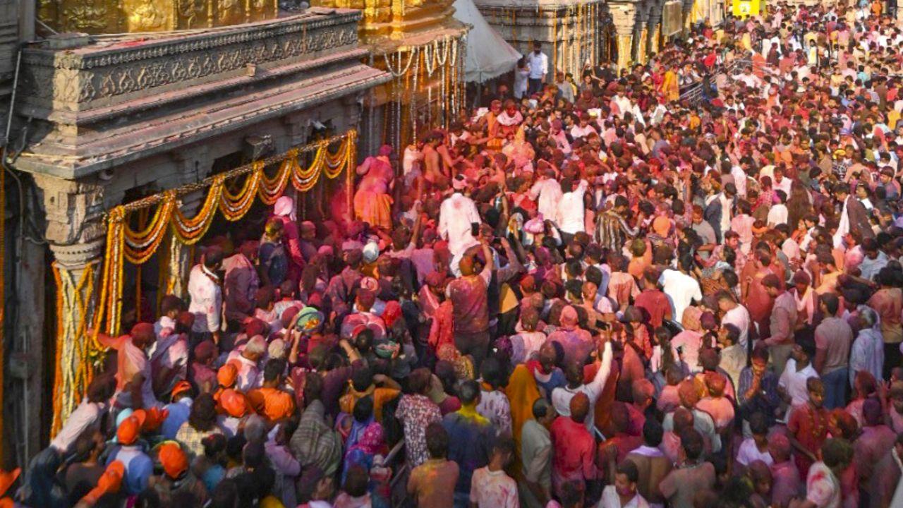 holi celebration in mathura 2025