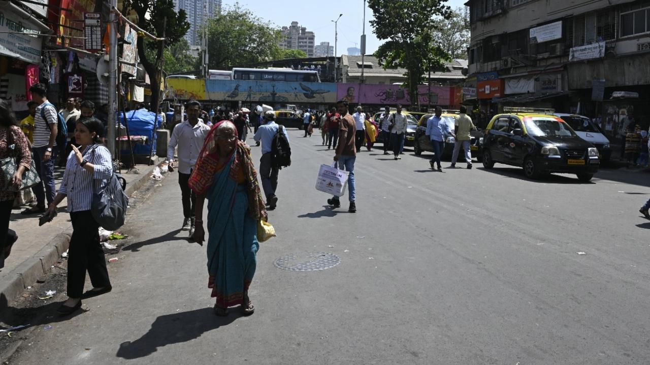 The BMC and Mumbai Police had conducted a joint meeting to identify the 20 most congested places in Mumbai which comprises various locations and major roads in Mumbai which are encroached upon by hawkers