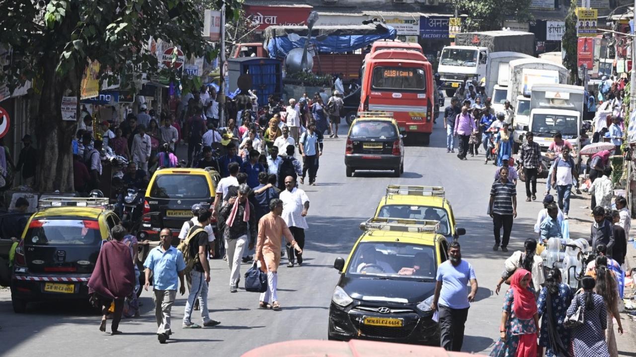 Earlier, the Bombay High Court had taken site number 1 as a test case for chalking out a plan to tackle the illegal hawkers menace in the city