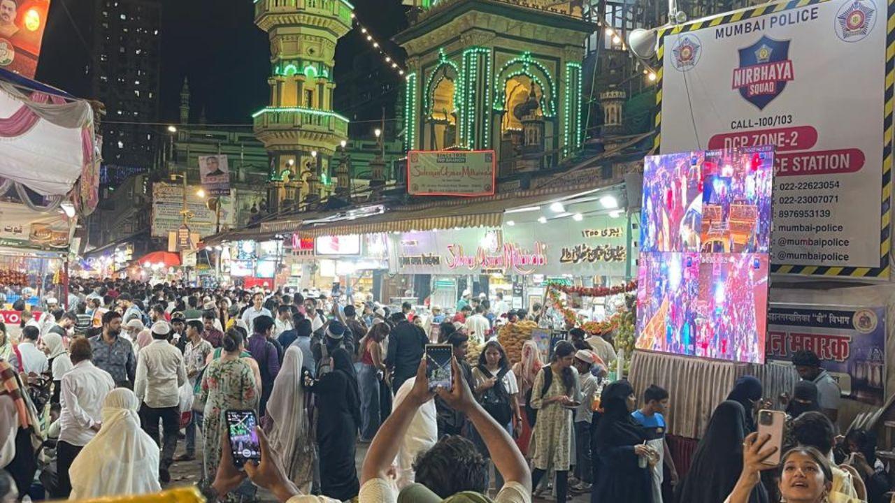 IN PHOTOS: Mumbai’s Minara Masjid lights up ahead of Eid Al-Fitr
