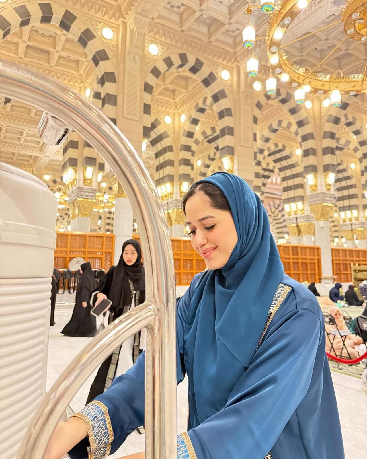 In the snap, the actress looked cute as she wore a blue burkha with delicate detailing. Her smile had our hearts
