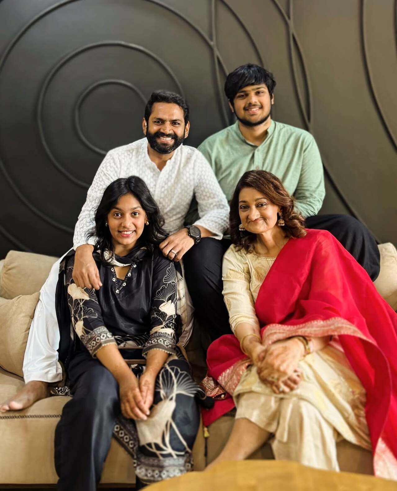 Sharib Hashmi took to Instagram and dropped a family picture, writing, 