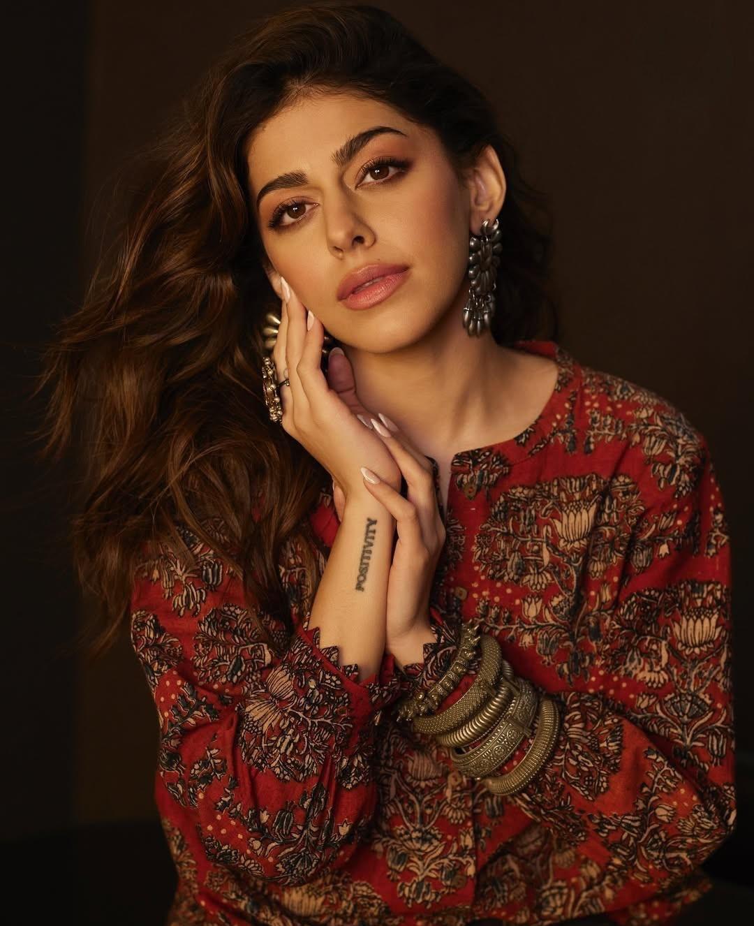 Alaya F masters bohemian chic in a printed kurta, proving that comfort and fashion can go hand in hand. Her oxidized jewellery pieces steal the show, adding an edgy yet traditional touch
