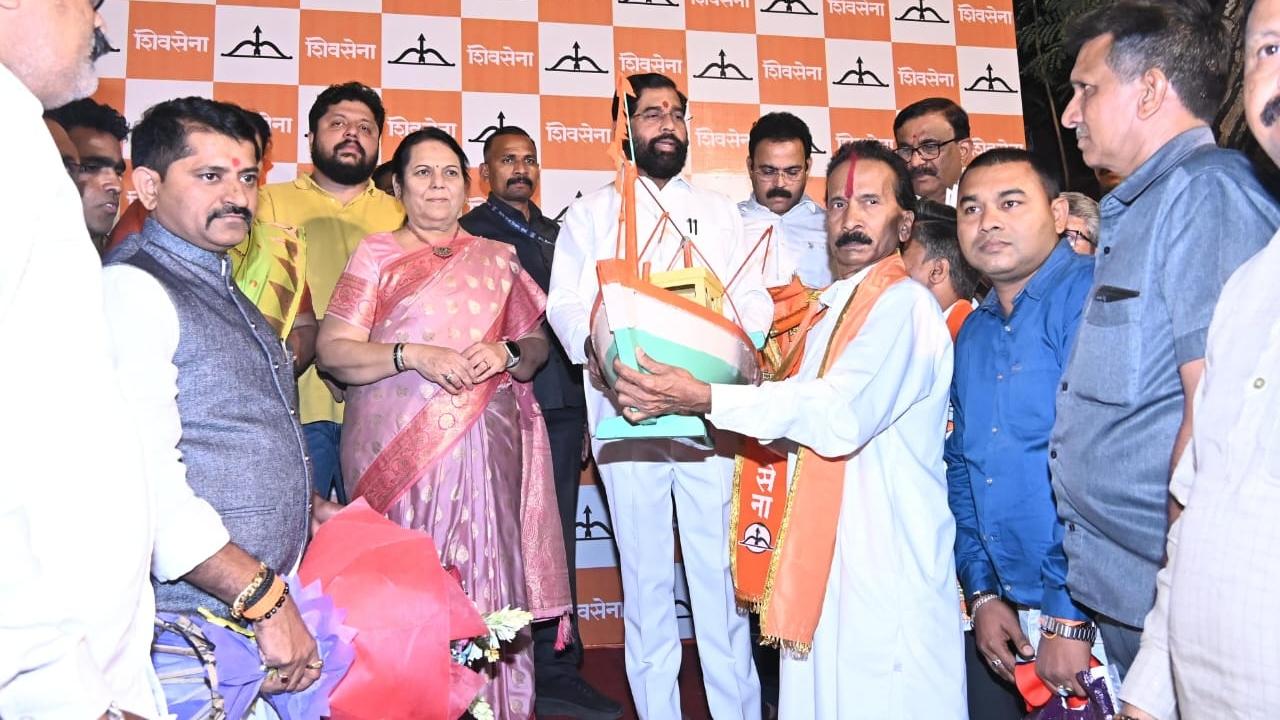 The leaders and party workers were welcomed in the party by Eknath Shinde