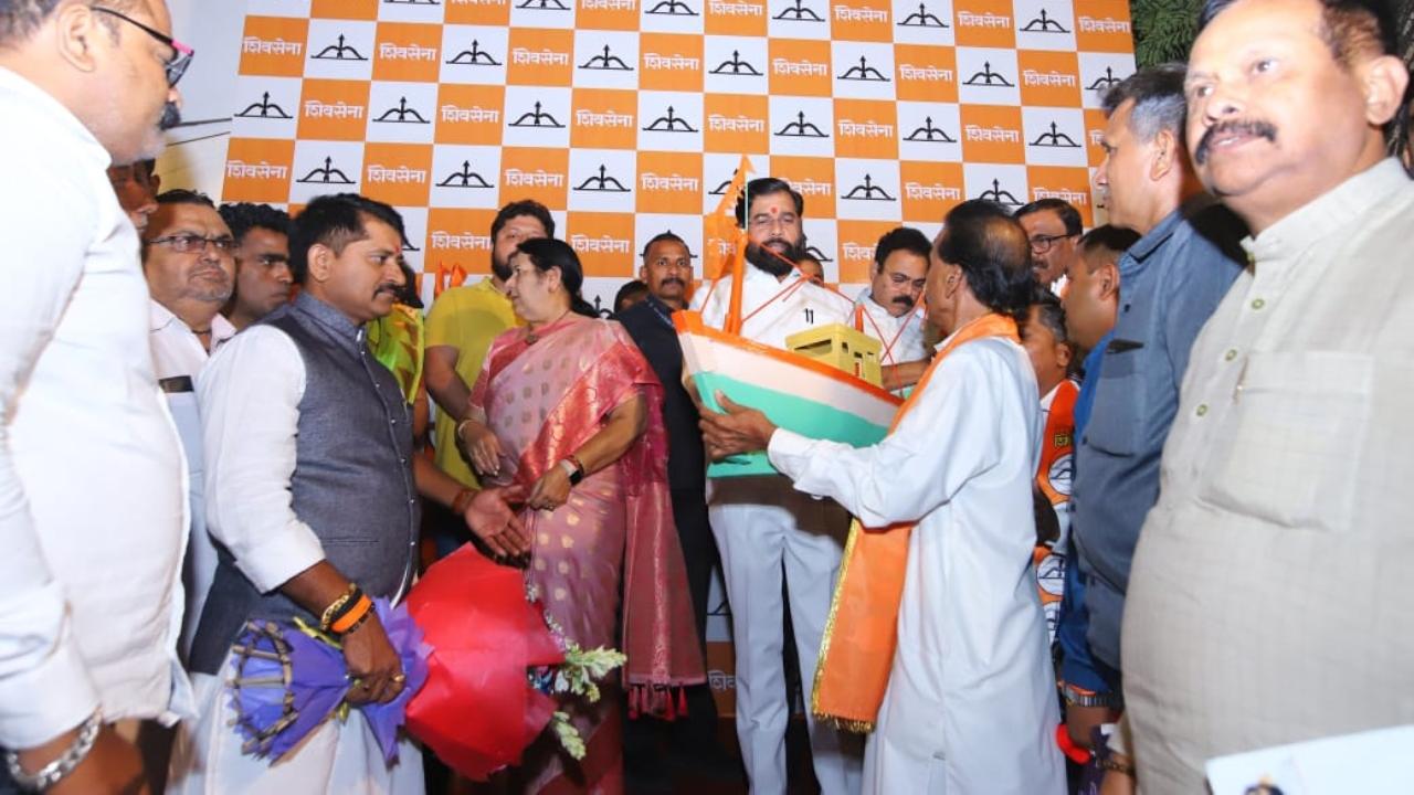 “Ram Sutar is a legendary figure in sculpture, and his work has always been dedicated to elevating Indian culture and traditions. I offer my heartfelt congratulations to him on receiving this prestigious award,” said Deputy CM Eknath Shinde