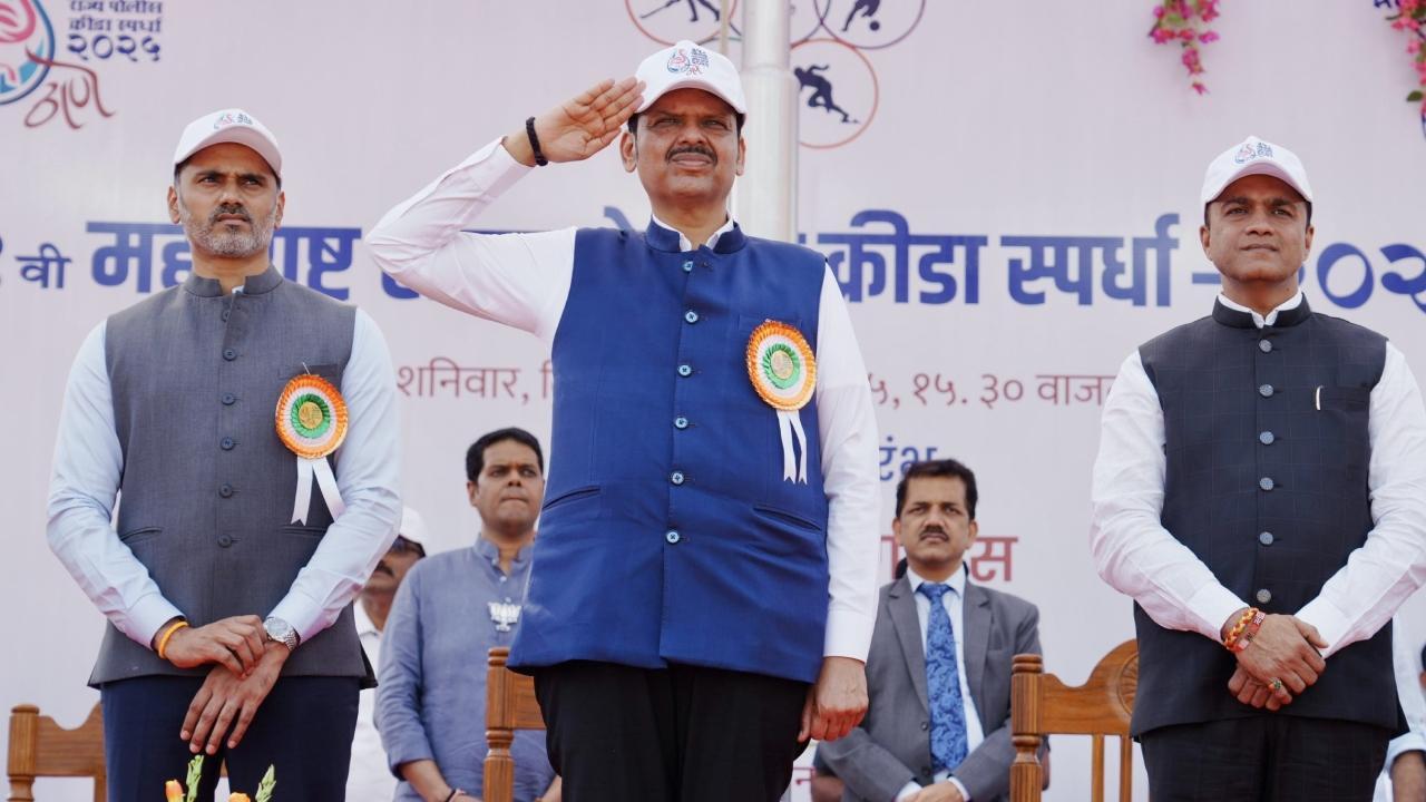 Maharashtra CM Fadnavis asks police athletes to aim for Olympics, assures support from govt