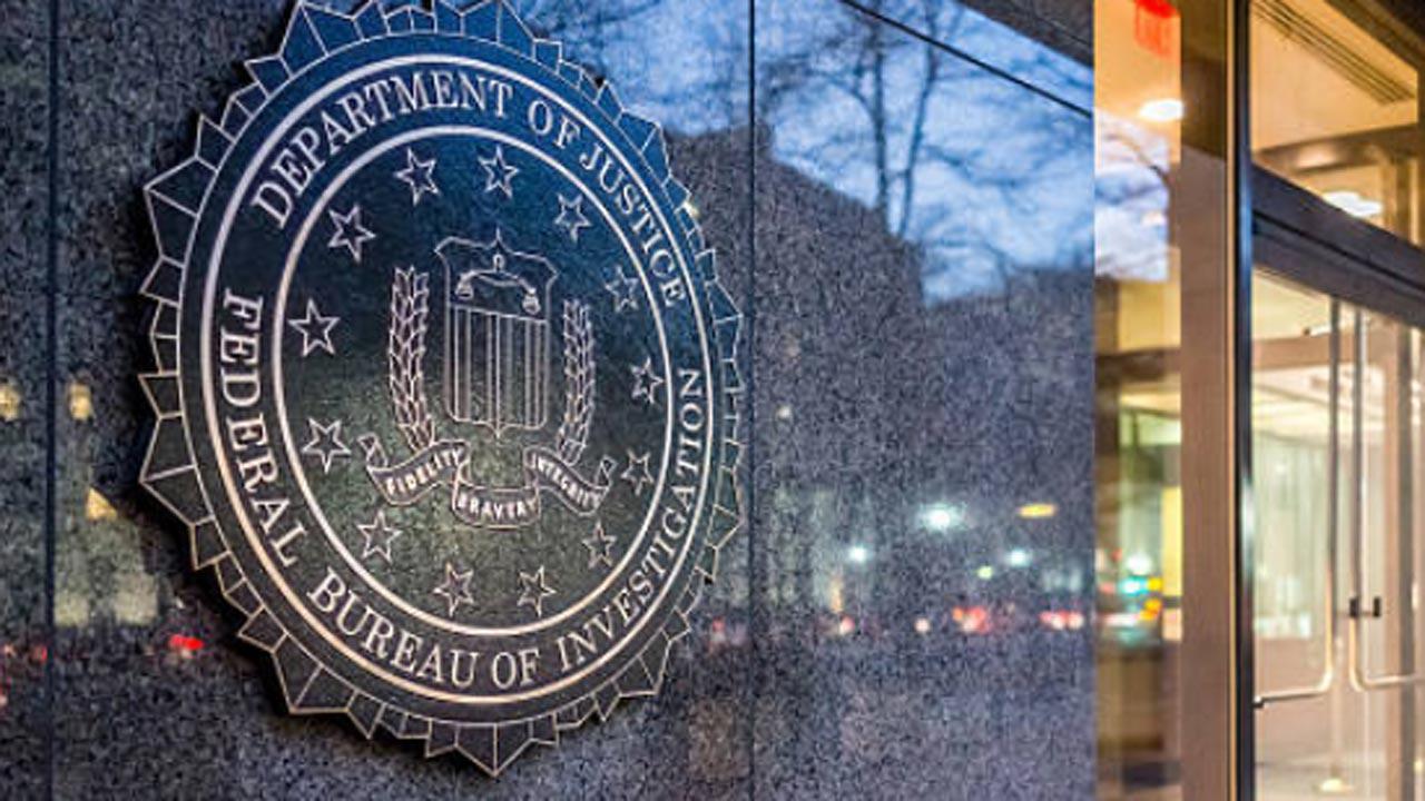 FBI agent who has criticized the bureau arrested on charges of sharing confident