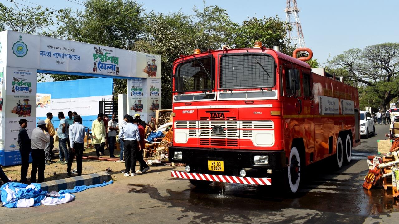 The goods and materials of many stalls were burnt to ashes, it reported