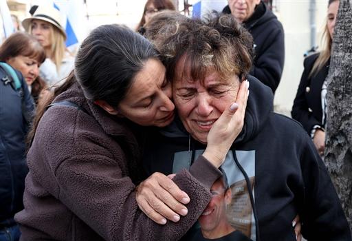 His 12-year-old son, Eitan, was also kidnapped but was released in November 2023 as part of a previous hostage deal. The return of Yahalomi’s body marks a tragic chapter in the ongoing conflict, as families continue to grieve their lost loved ones.