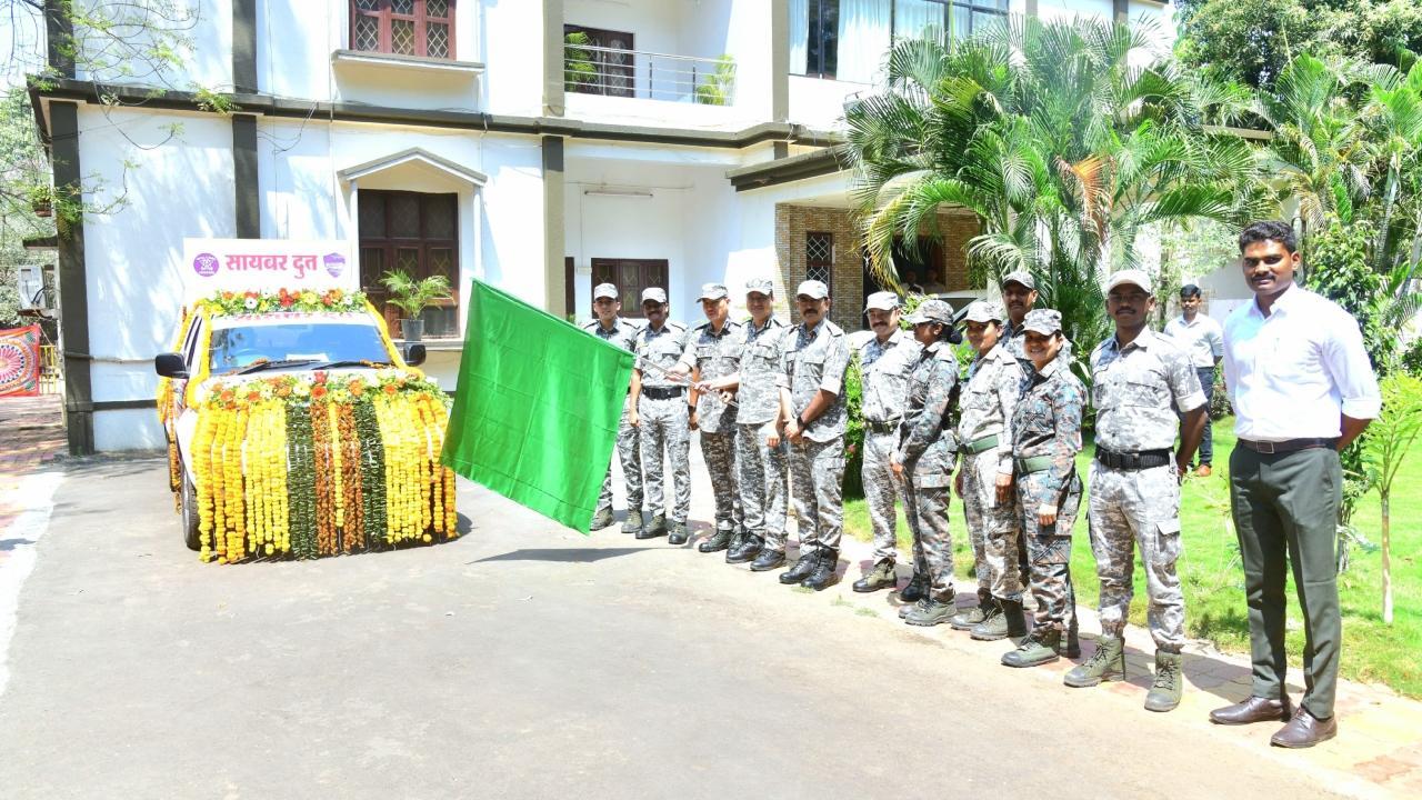 Gadchiroli Police launches ‘Cyber Doot’ mobile van to raise awareness on cyber crime in district