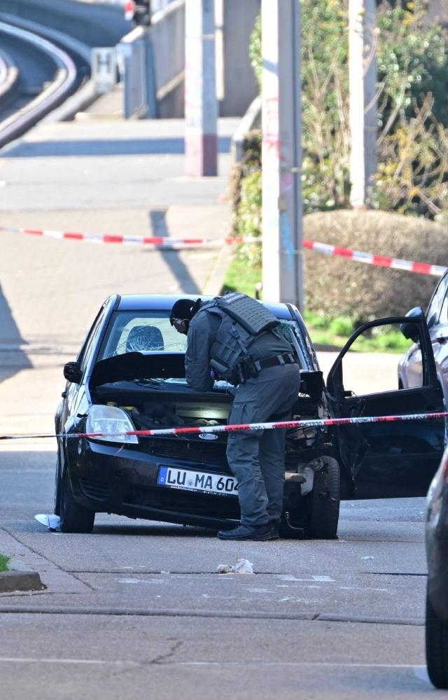 2 killed after car drives into crowd in Germany