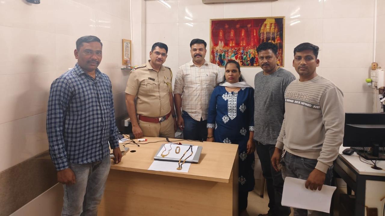 Mumbai Police help two families recover gold left behind while commuting