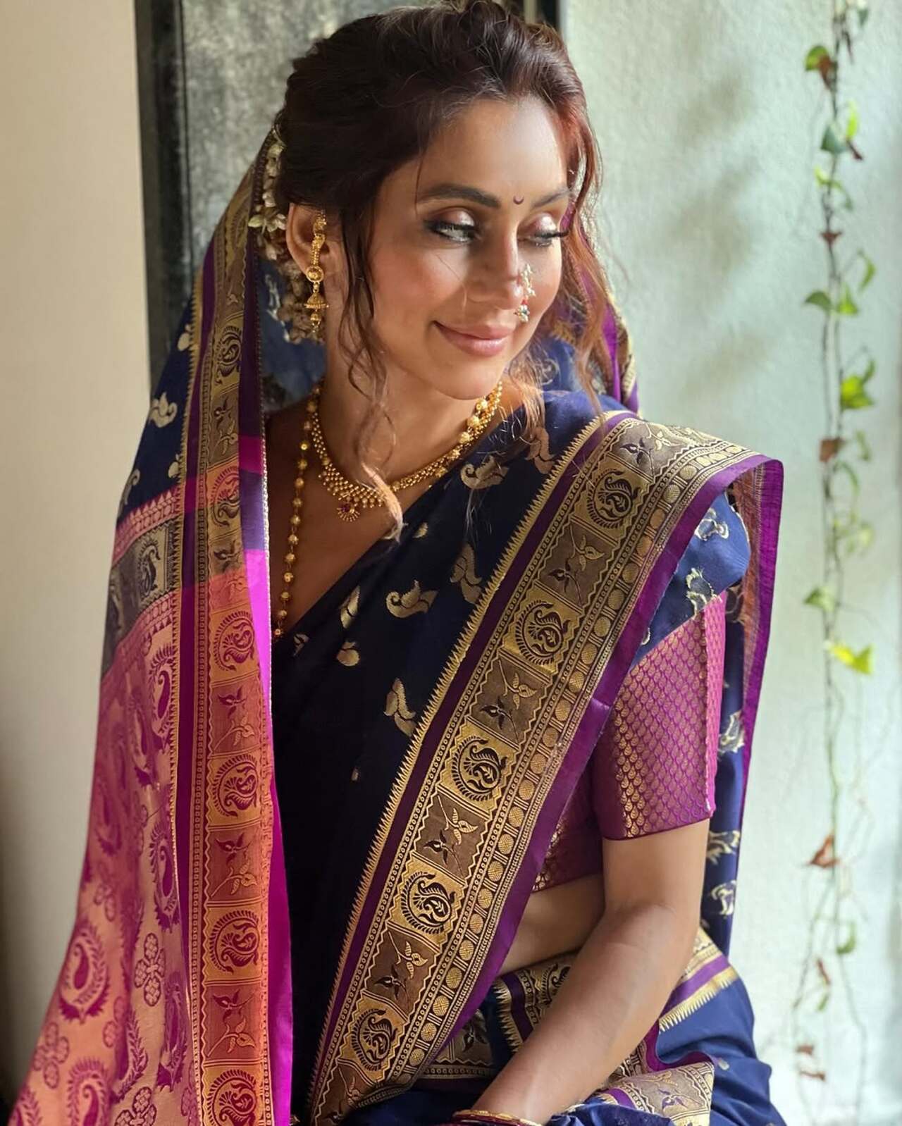 She looked stunning in a blue and purple navari saree with traditional gold jewellery
