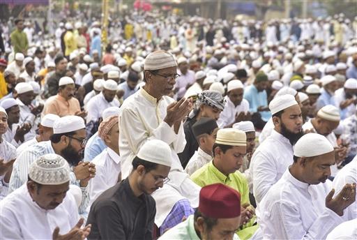 In Kanpur, large crowds patiently waited outside Markazi Eidgah amid heavy security to offer their Eid-ul-Fitr namaz, reflecting the festival’s deep-rooted spiritual significance.
