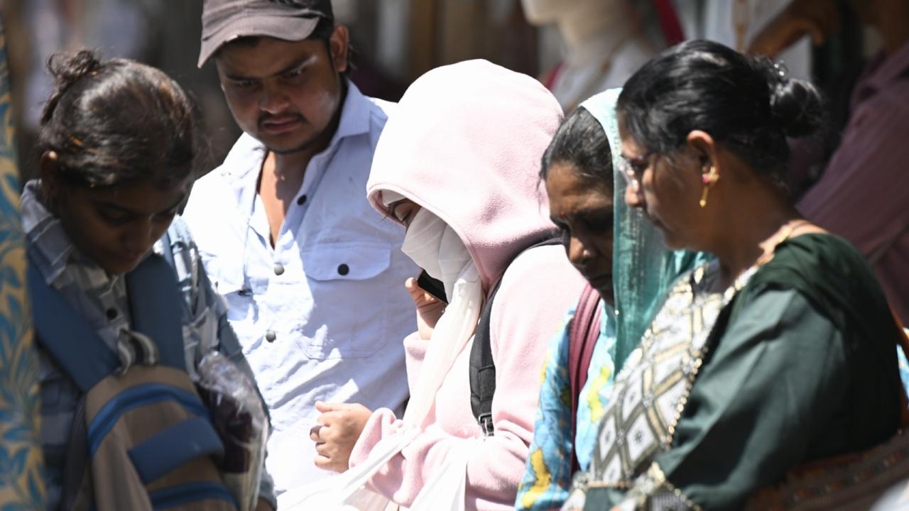 As per the IMD alert, hot and humid conditions at isolated places in Mumbai were likely on March 9