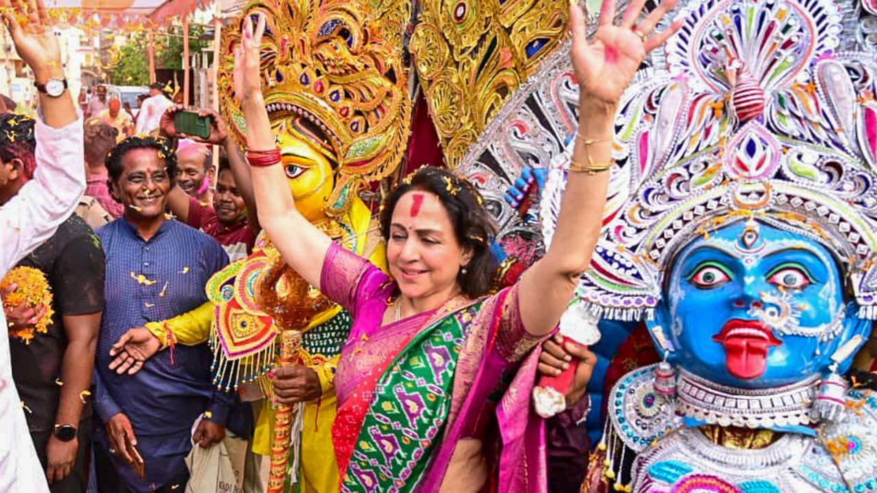 Police complaint against Hema Malini over Puri Jagannath Temple visit