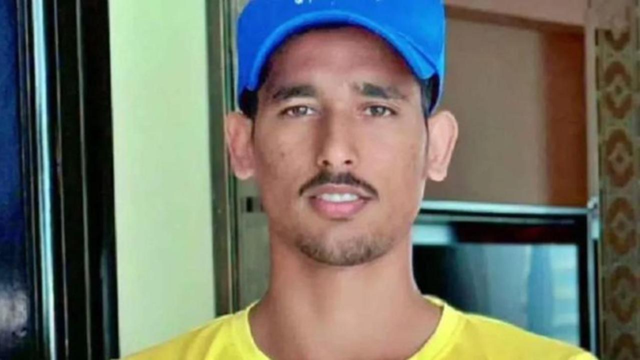 Izhar’s talent earned him a spot in Bihar’s Under-23 team. As per Odishatv, he was handpicked by the MRF Pace Foundation last year, which followed him to the cash-rich IPL. However, despite receiving no remuneration as a net bowler until now, Izhar never let go of his dream.