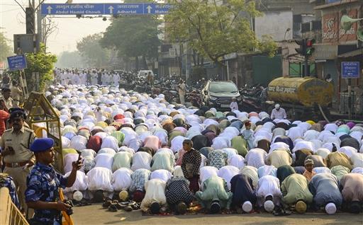 Patna’s Gandhi Maidan was also filled with laughter and joy as children posed for photographs after prayers, capturing the essence of Eid-ul-Fitr celebrations.