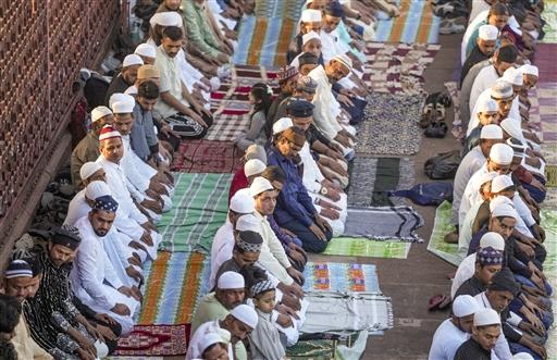 Every year, lakhs of Muslims from across Delhi and beyond gather at Jama Masjid to offer Eid Namaz, continuing a tradition that has lasted for centuries.