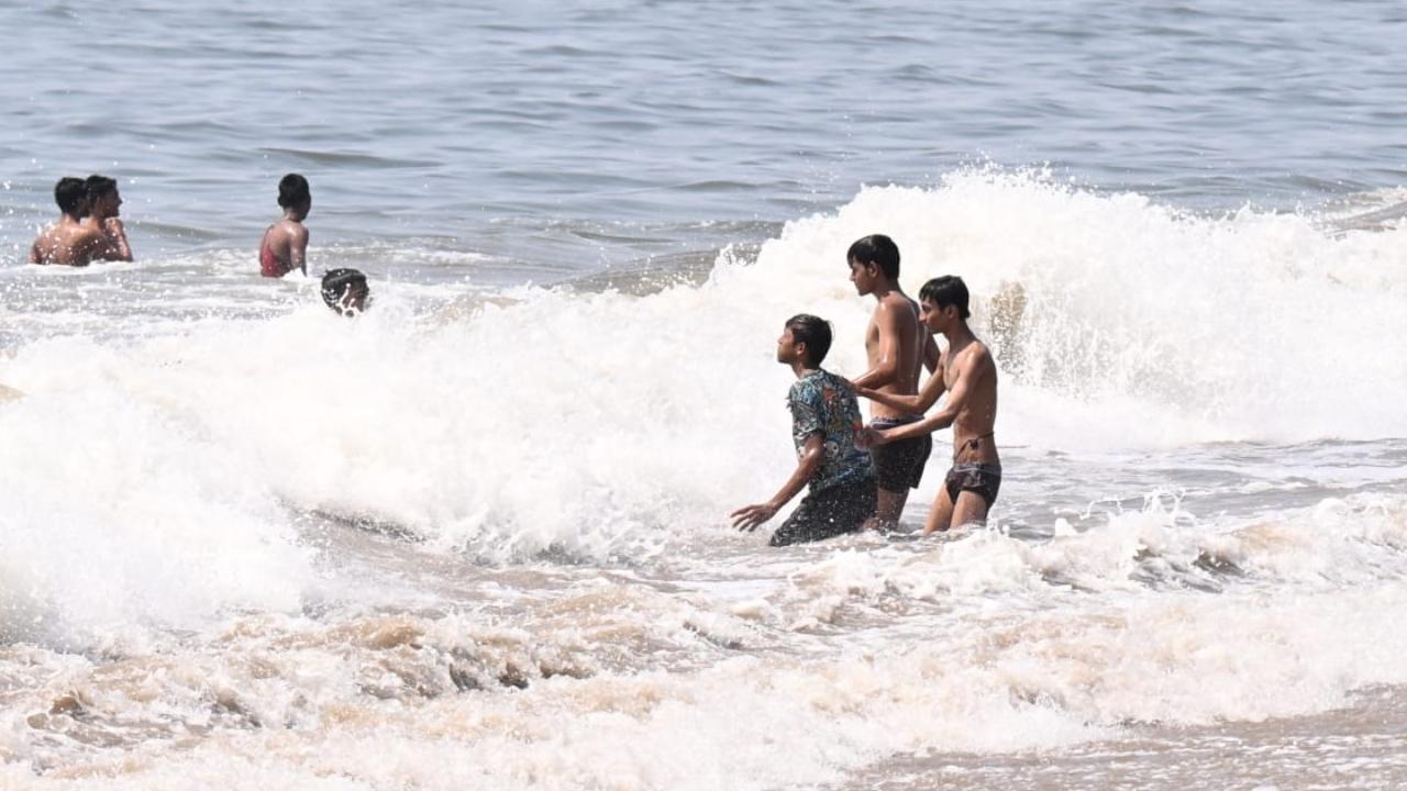 The Juhu beach saw an influx of visitors on Sunday afternoon, many of whom were seen taking a dip in the sea